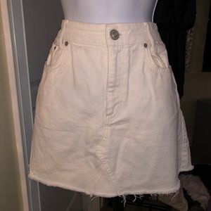 White denim skirt!